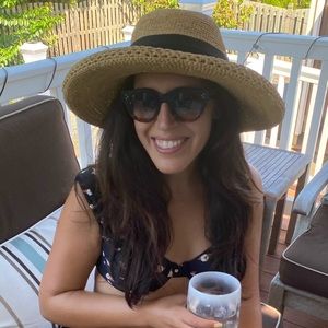 Meet your Posher, Alexis